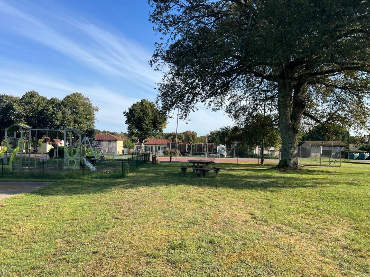 pique-nique aire de jeux.jpg